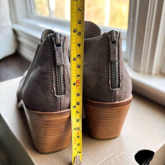 Eileen Fisher Gray Leather Ankle Booties - Picture 4 of 8